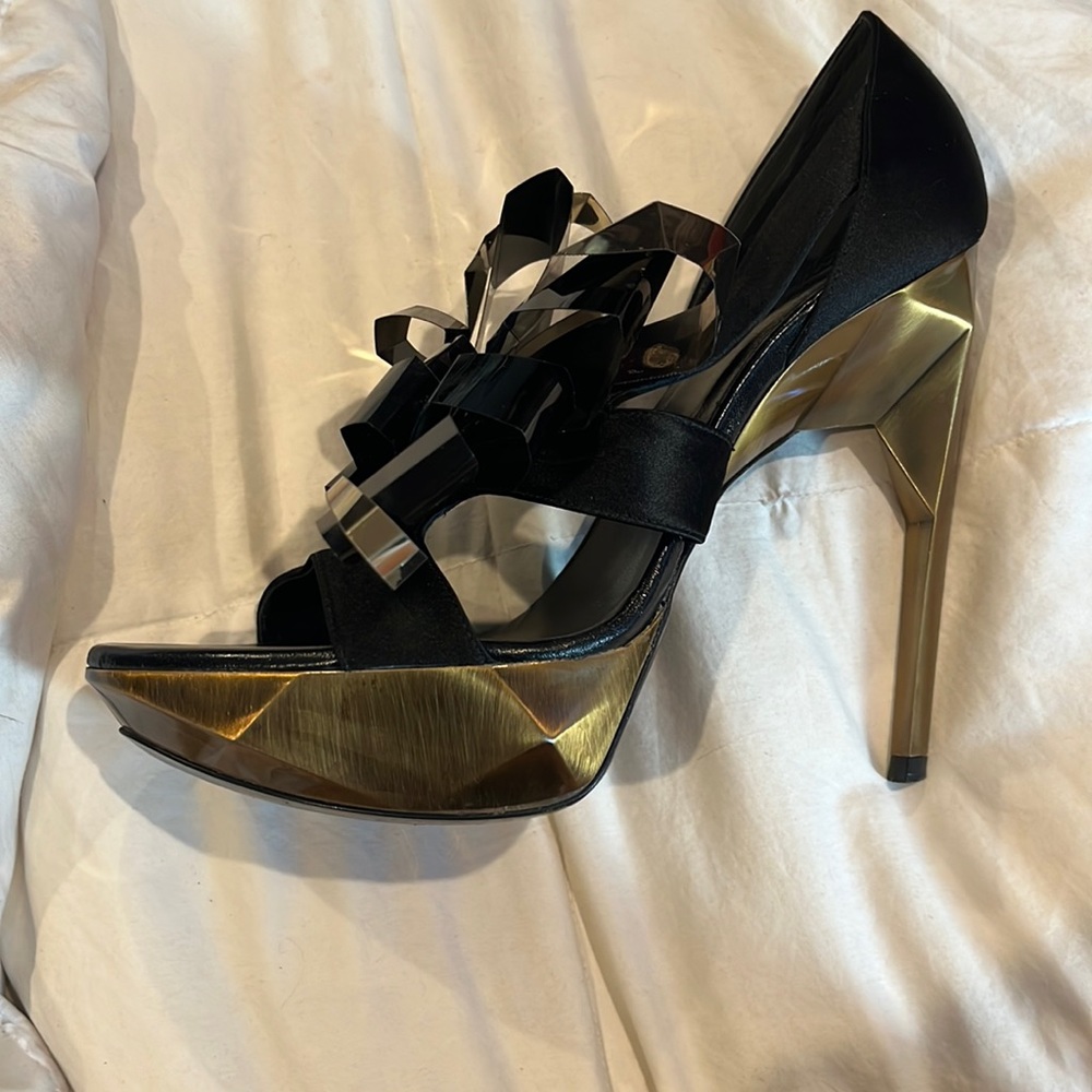Roger Vivier París heels gorgeous black and gold size 38.5